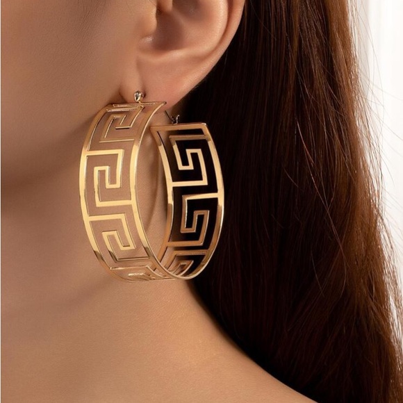 Hoop ❤️ Earrings - Picture 2 of 6